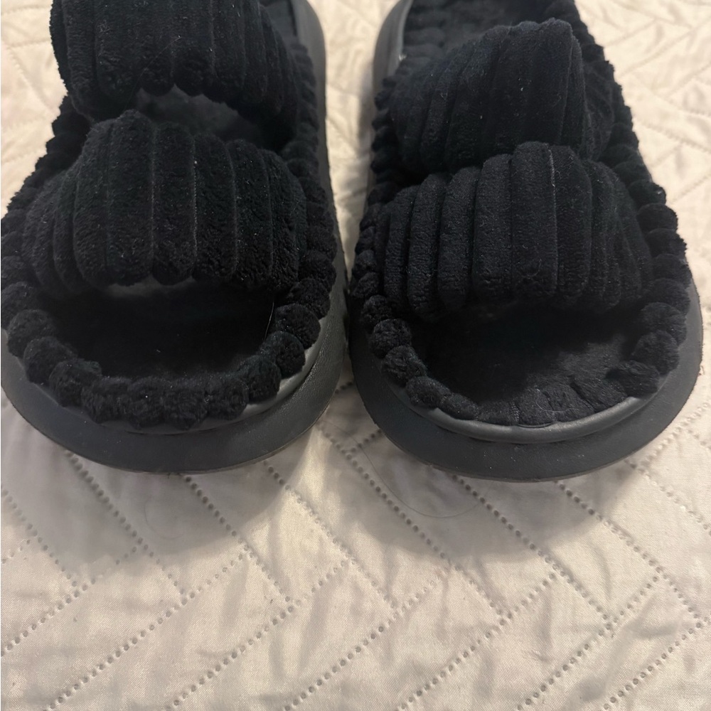 Women’s Black Plush Strap Sandals